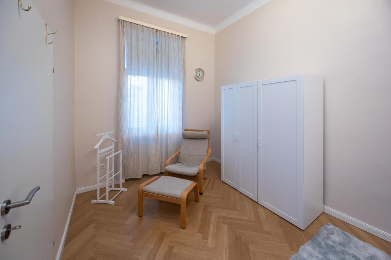Charming Apartment Near Prater Wien Eksteriør billede